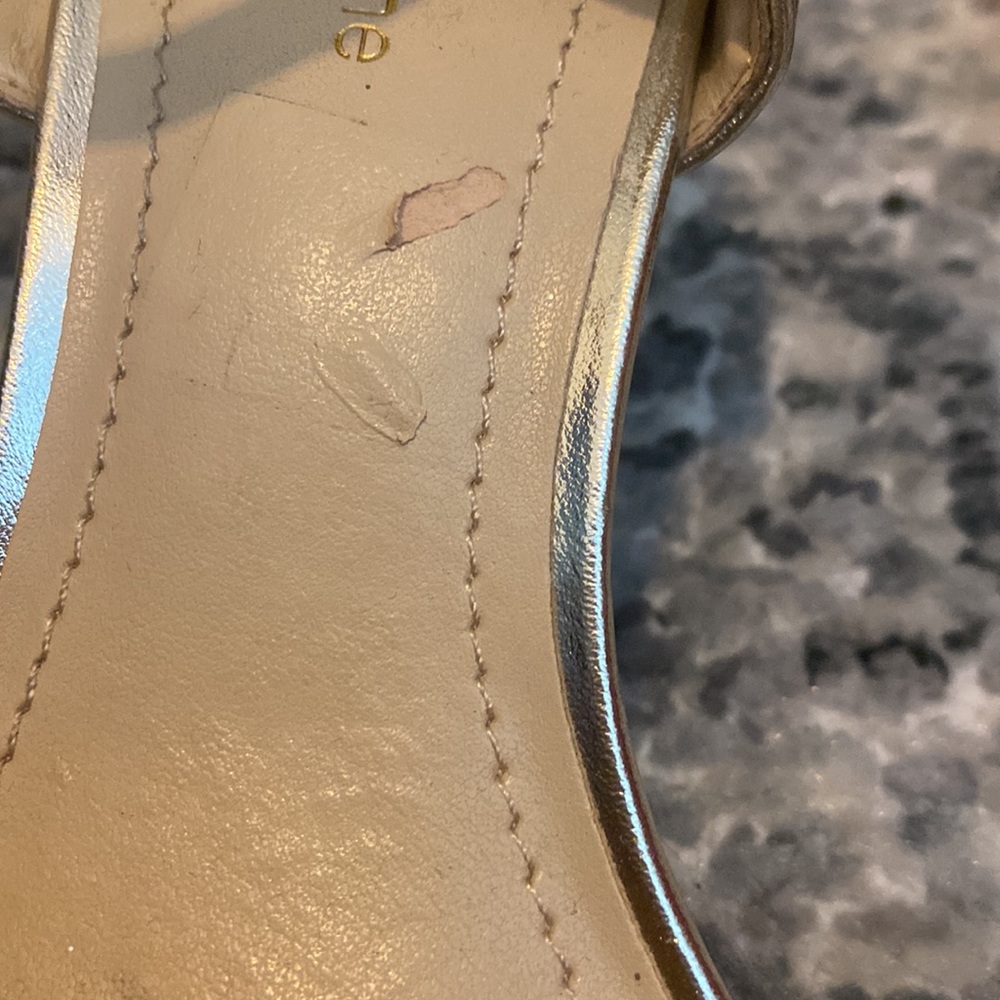 Liz Claiborne Gold Metallic heeled sandal, Size 5 - Women’s - Picture 9 of 13